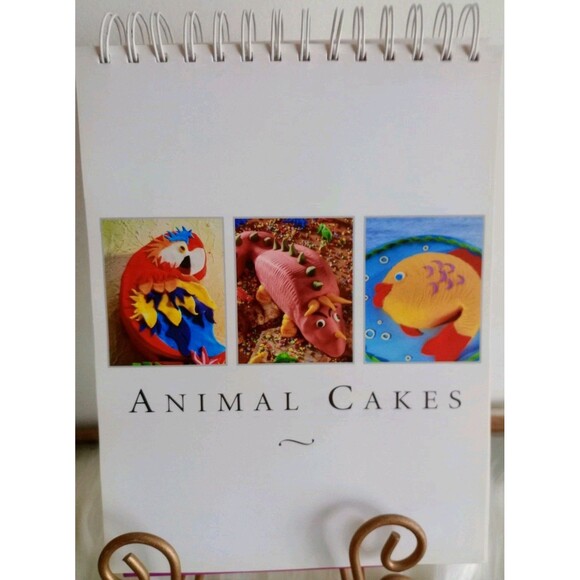 Kids' Party Cakes by Molly Perham 130 Step By Step Recipes For Every Occasion - Picture 2 of 9